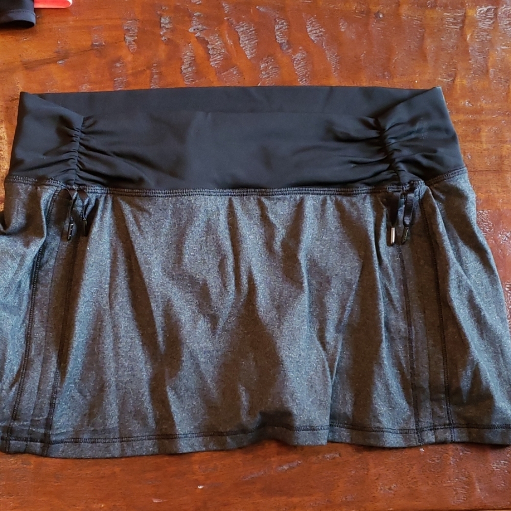 Lululemon older style skort
